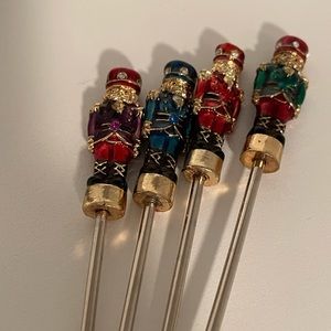 Bombay nutcracker picks